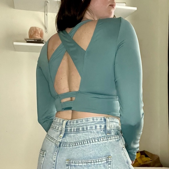 SHEIN | Criss Cross Open Back Workout Top - Picture 3 of 4